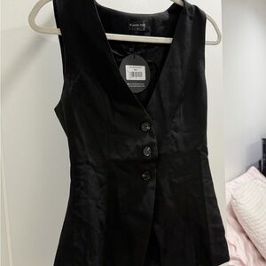 White Fox Boutique Black Sleeveless Button-Front Vest Top